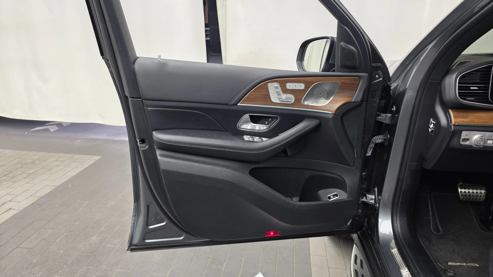 Mercedes-Benz GLS 400 d, снимка 9 - Автомобили и джипове - 55786353
