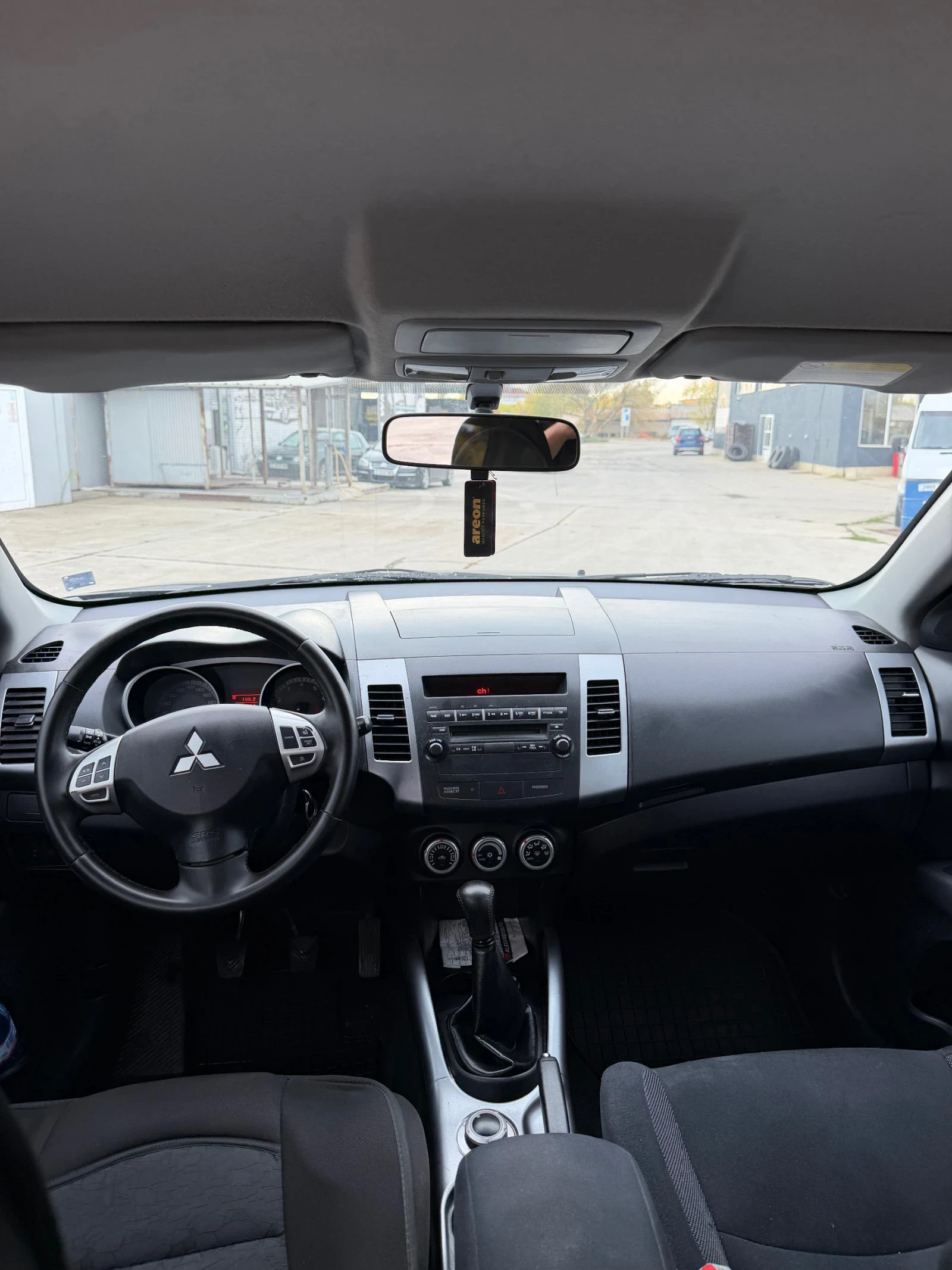 Mitsubishi Outlander, снимка 8 - Автомобили и джипове - 56464692