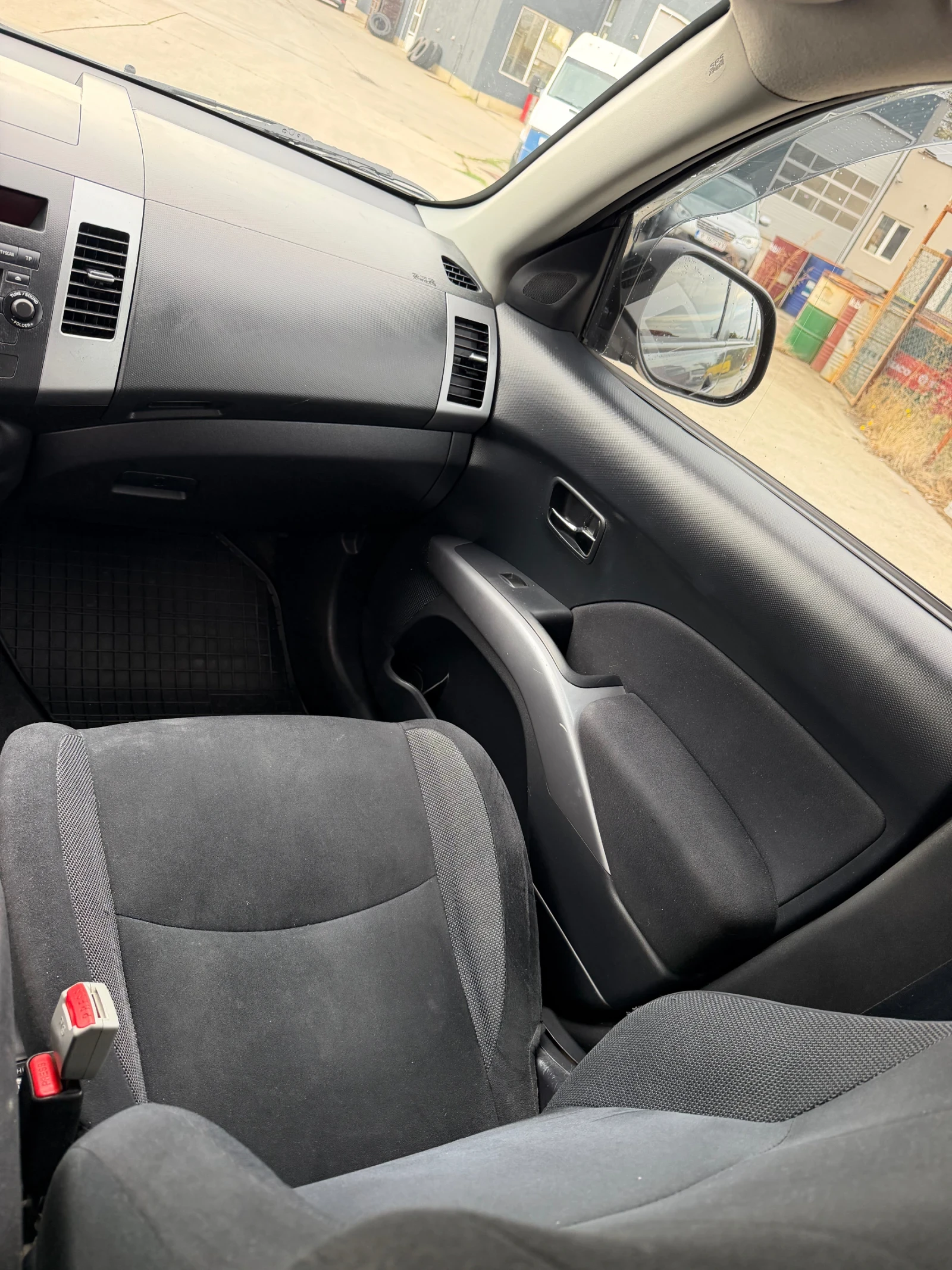 Mitsubishi Outlander, снимка 9 - Автомобили и джипове - 56464692