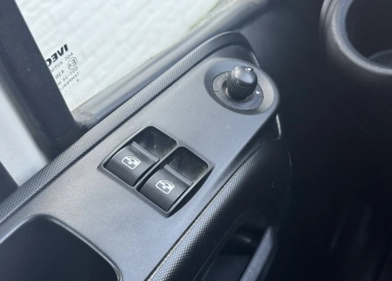 Iveco Daily 35S13V 2.3 , H3 L , КЛИМА , ТЕМПОМАТ , 225.000КМ, снимка 15 - Бусове и автобуси - 52844772