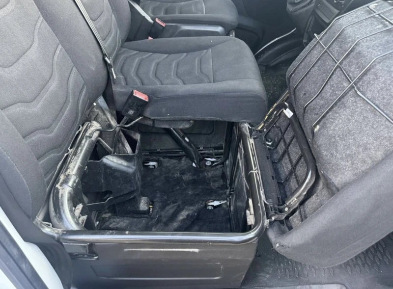 Iveco Daily 35S13V 2.3 , H3 L , КЛИМА , ТЕМПОМАТ , 225.000КМ, снимка 9 - Бусове и автобуси - 52844772