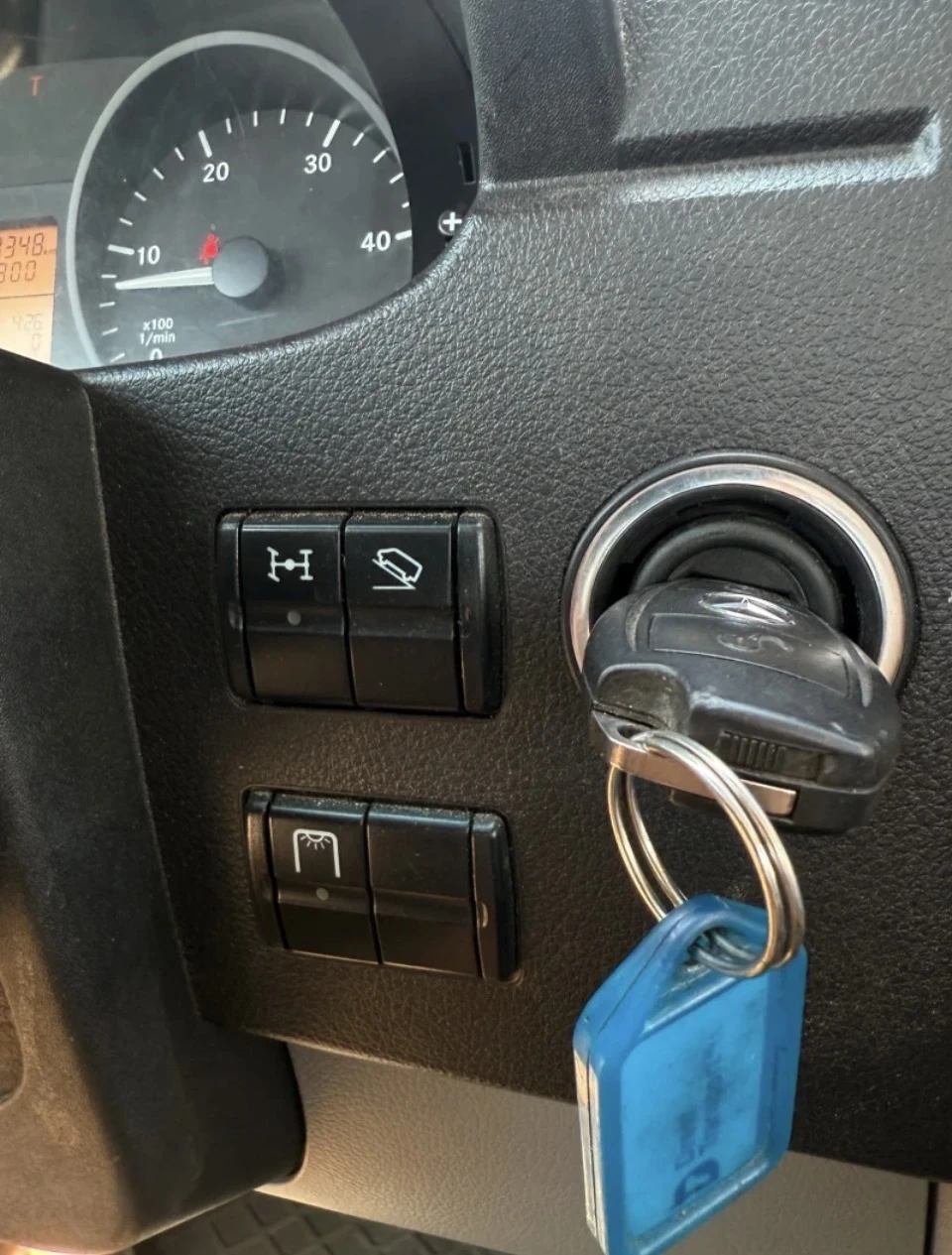 Mercedes-Benz Sprinter 519 , 4x4 , Бордови 5.50 м. Каросерия, снимка 11 - Бусове и автобуси - 50788787