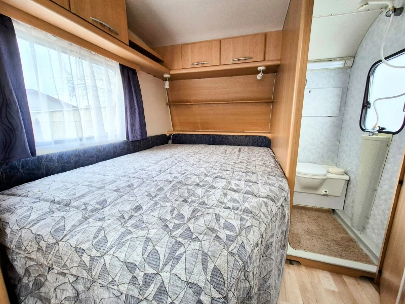 Каравана Adria ALTEA 432 PX // ФОРСЕЛТ// WC //ФРЕНСКА СПАЛНЯ //, снимка 11 - Каравани и кемпери - 51628739