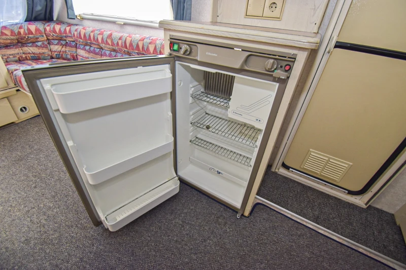 Каравана Sprite Super 390 EK/ Форселт, снимка 11 - Каравани и кемпери - 52616739