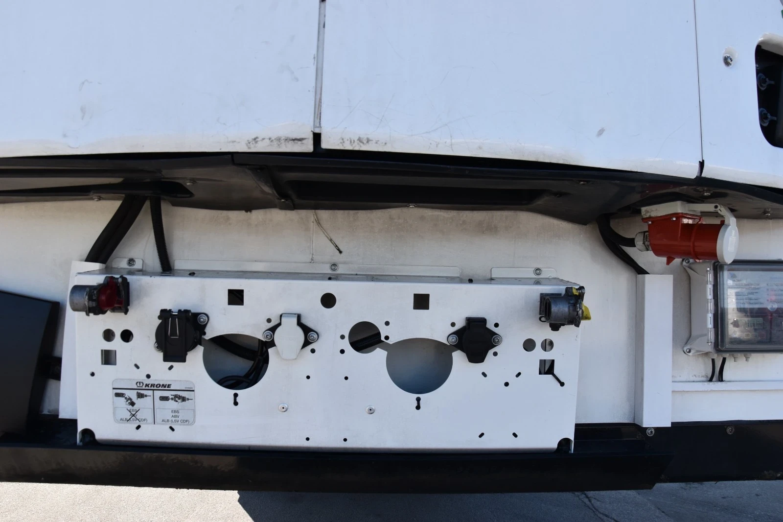 Полуремарке Krone, снимка 10 - Ремаркета - 54323299