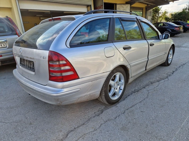 Mercedes-Benz C 220 2.2CDI, снимка 3 - Автомобили и джипове - 45287137