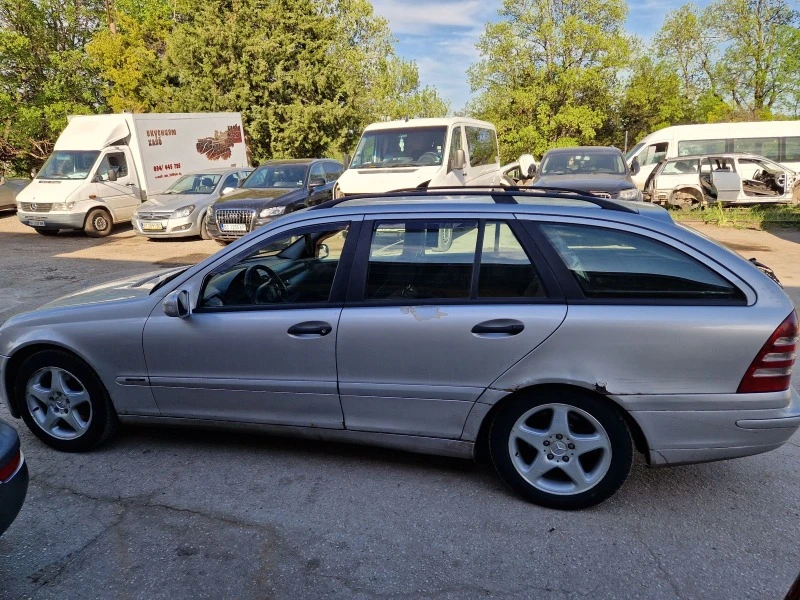 Mercedes-Benz C 220 2.2CDI, снимка 4 - Автомобили и джипове - 45287137