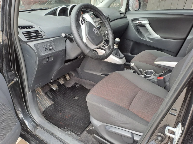 Toyota Verso, снимка 2 - Автомобили и джипове - 52391445