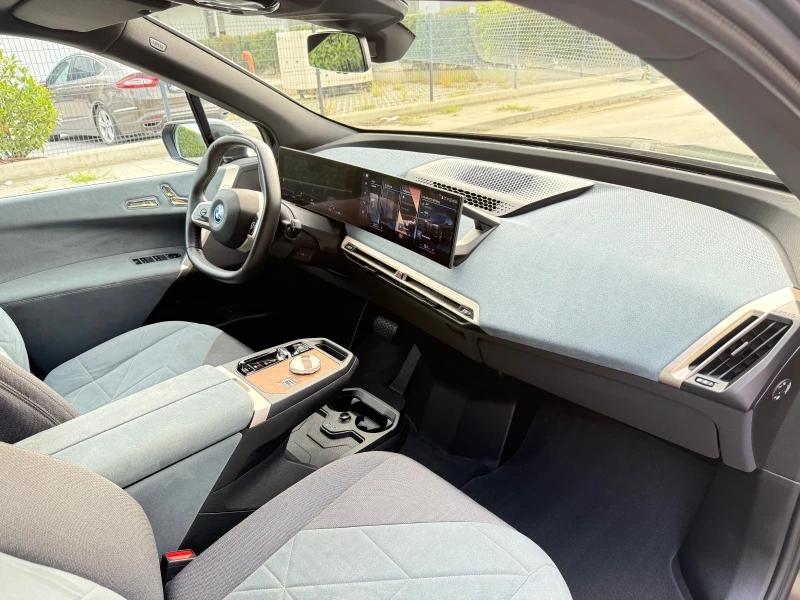 BMW iX 40 xDrive/326HP/LASER/360/HarmanKardon/HeadUP/, снимка 8 - Автомобили и джипове - 52677745
