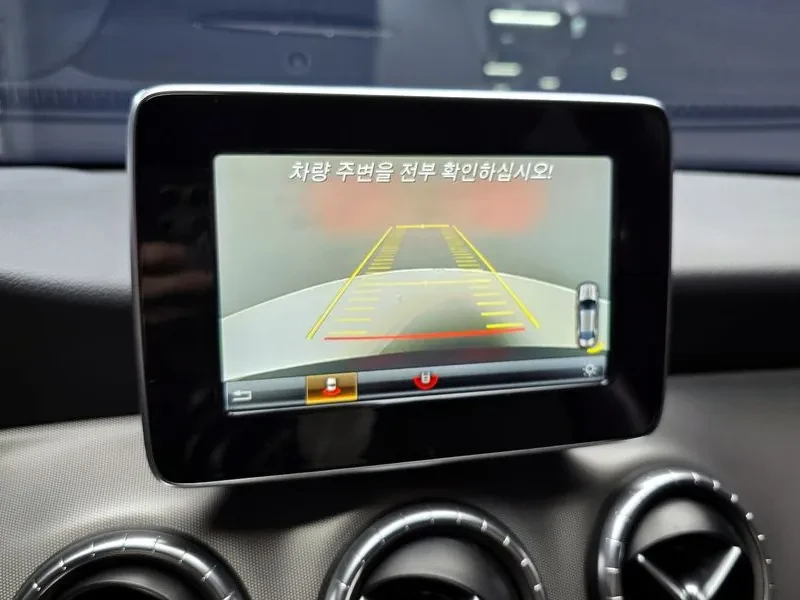 Mercedes-Benz CLA 2.5, снимка 16 - Автомобили и джипове - 54287643