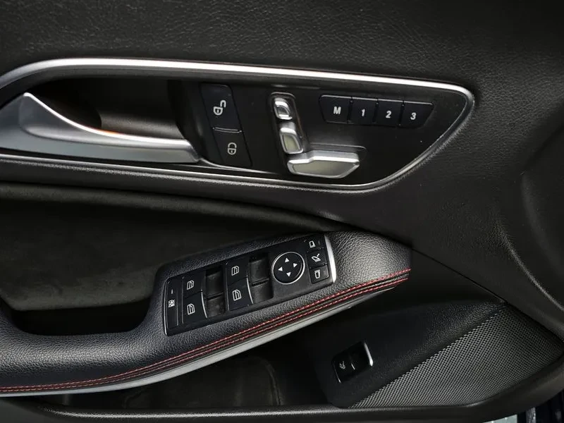 Mercedes-Benz CLA 2.5, снимка 17 - Автомобили и джипове - 54287643