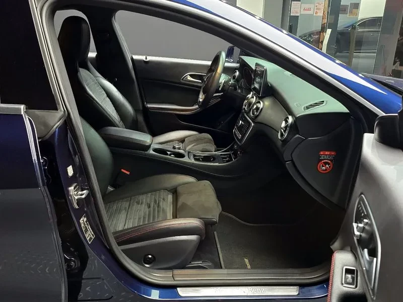 Mercedes-Benz CLA 2.5, снимка 10 - Автомобили и джипове - 54287643