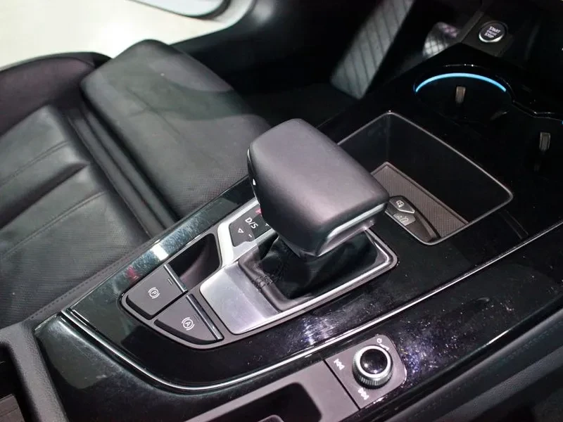 Audi A4 2.0 TDI Quattro - САМО 30% АВАНС, снимка 9 - Автомобили и джипове - 55487079