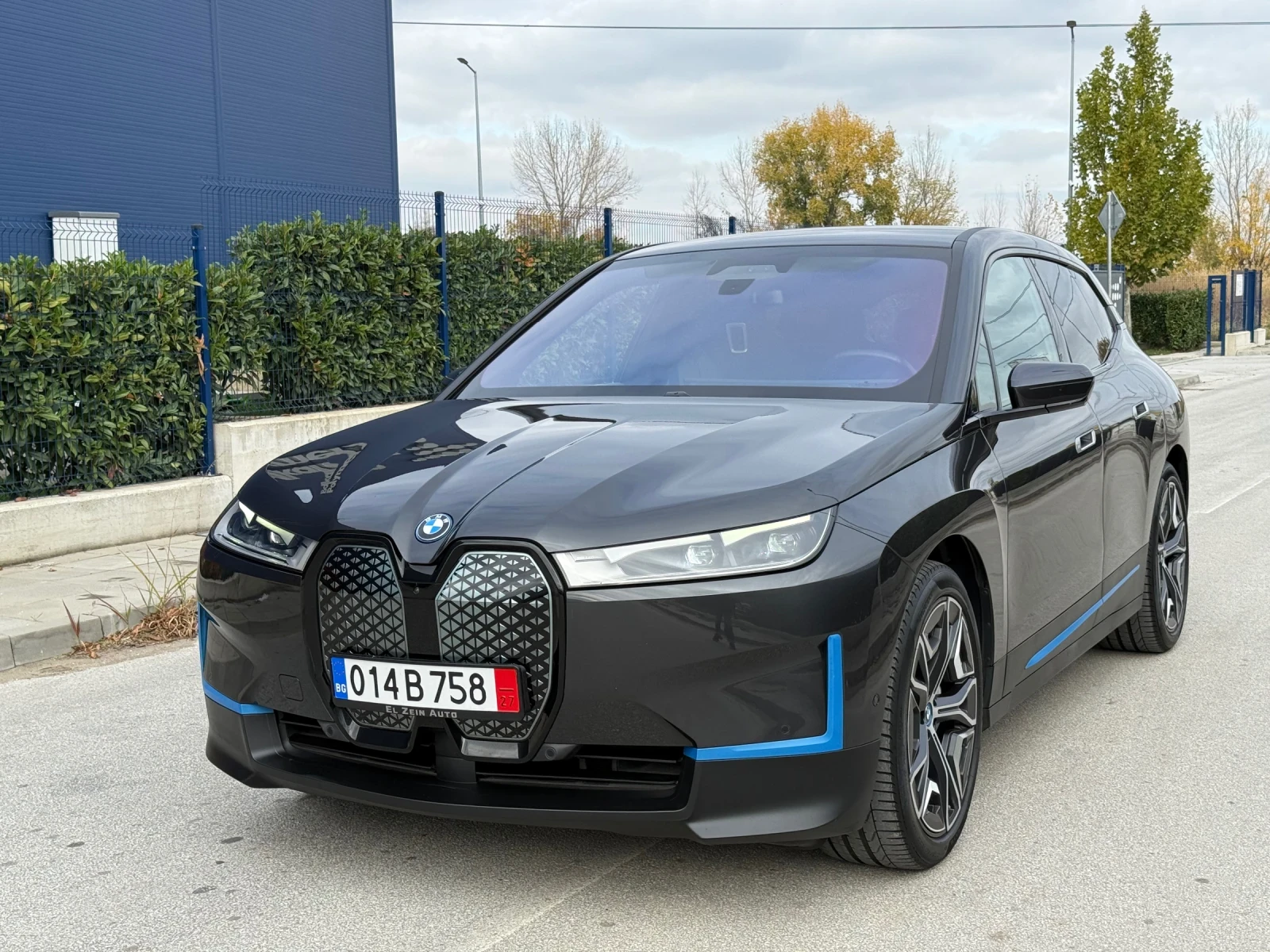 BMW iX 40 xDrive/326HP/LASER/360/HarmanKardon/HeadUP/, снимка 1