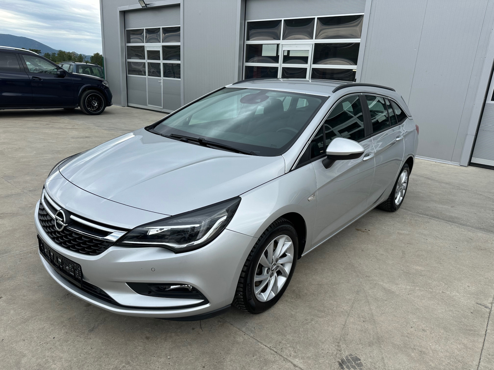 Opel Astra 1.6 CDTI* АВТОМАТИК* BUSINESS Edition - изображение 1