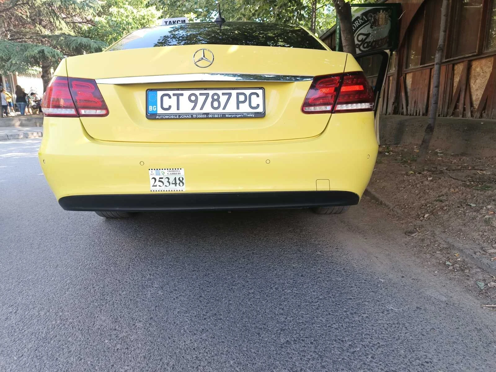 Mercedes-Benz E 200 Седан - изображение 8