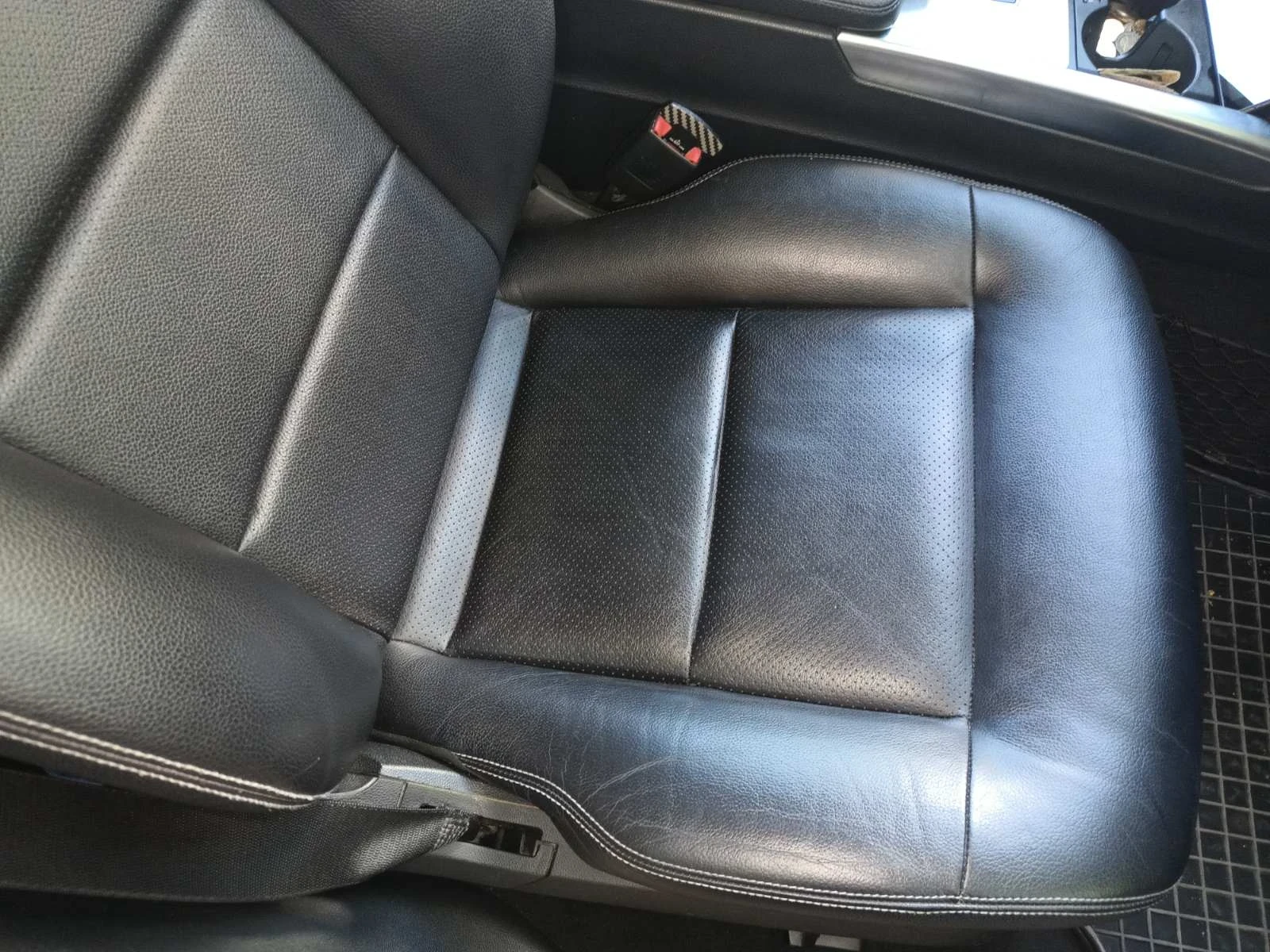 Mercedes-Benz E 200 Седан - изображение 5