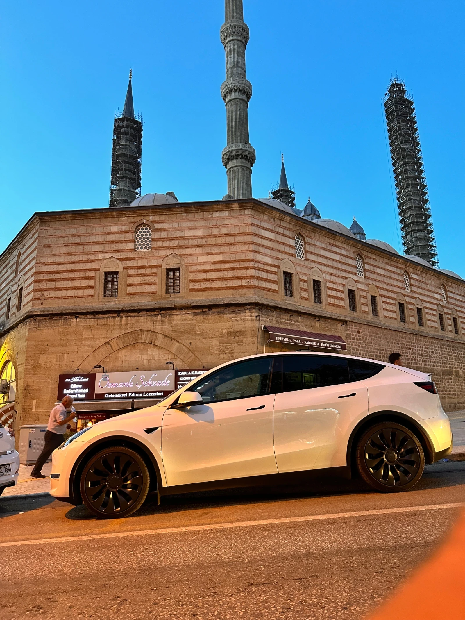 Tesla Model Y Model Y LR 82kWh 514 hp AWD | Mobile.bg   16