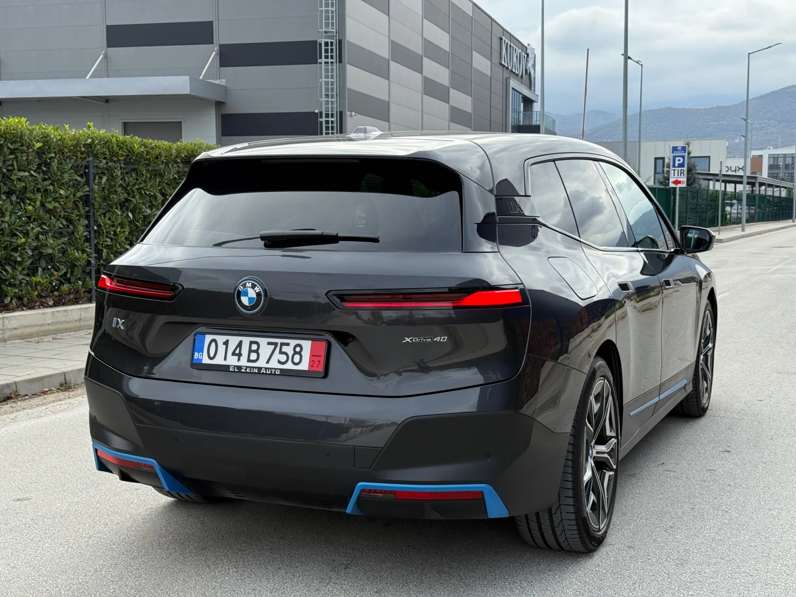 BMW iX 40 xDrive/326HP/LASER/360/HarmanKardon/HeadUP/ | Mobile.bg   3