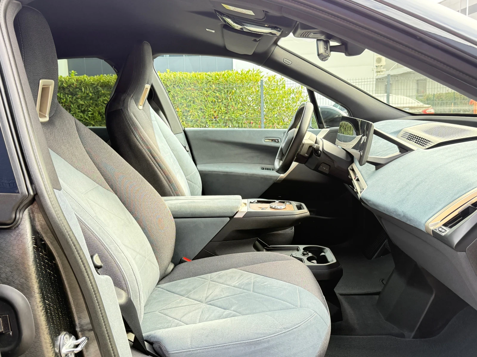 BMW iX 40 xDrive/326HP/LASER/360/HarmanKardon/HeadUP/ | Mobile.bg   9