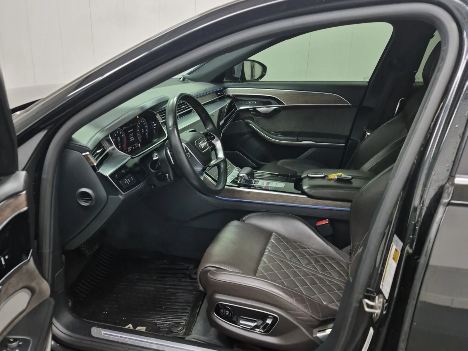 Audi A8 * * CARFAX * * АВТО КРЕДИТ * * , снимка 7 - Автомобили и джипове - 53977887