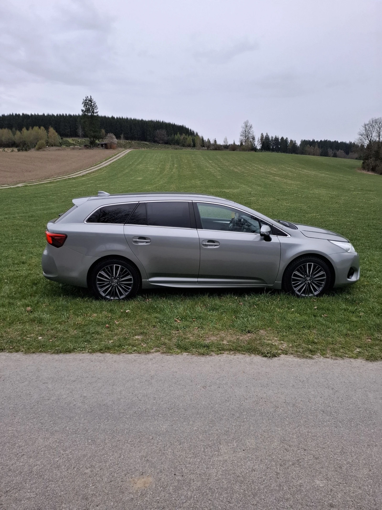 Toyota Avensis T27, снимка 10 - Автомобили и джипове - 54346566