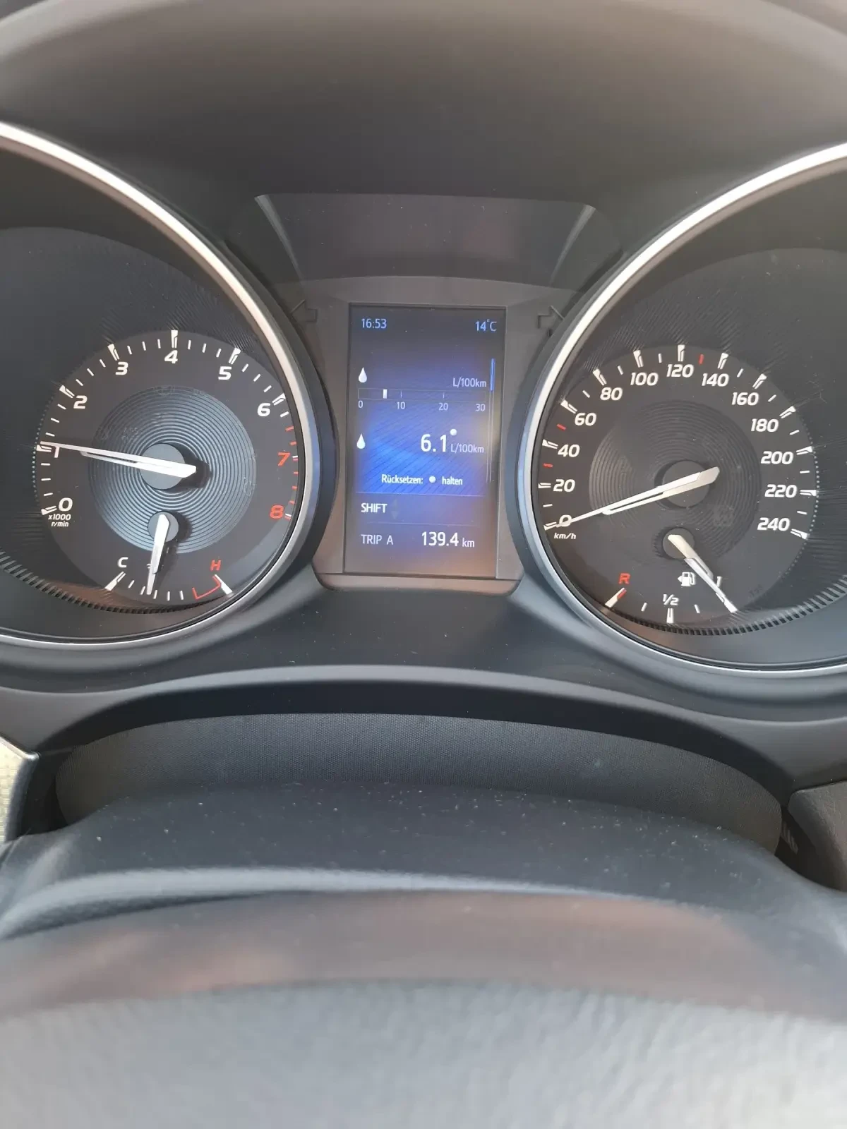 Toyota Avensis T27, снимка 5 - Автомобили и джипове - 54346566