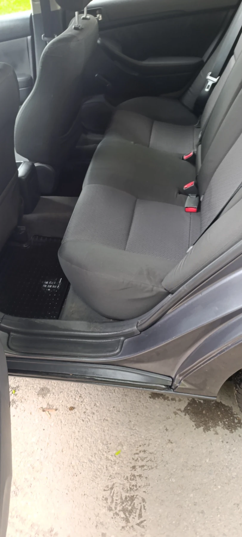 Toyota Avensis Тойота 1.6 бензин газ, снимка 11 - Автомобили и джипове - 54651906