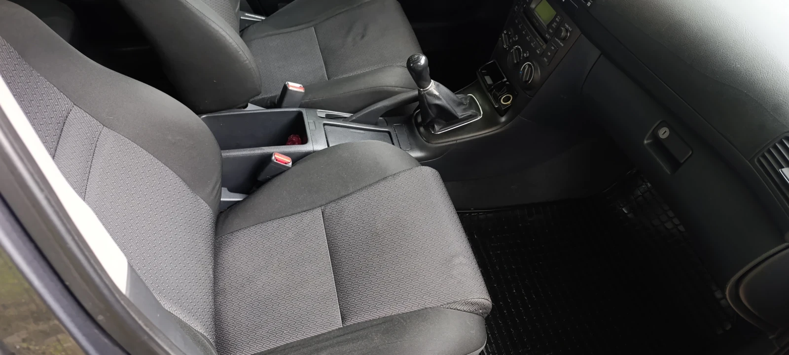 Toyota Avensis Тойота 1.6 бензин газ, снимка 5 - Автомобили и джипове - 54651906