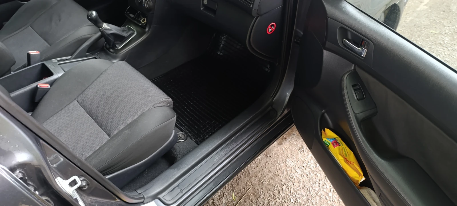 Toyota Avensis Тойота 1.6 бензин газ, снимка 6 - Автомобили и джипове - 54651906