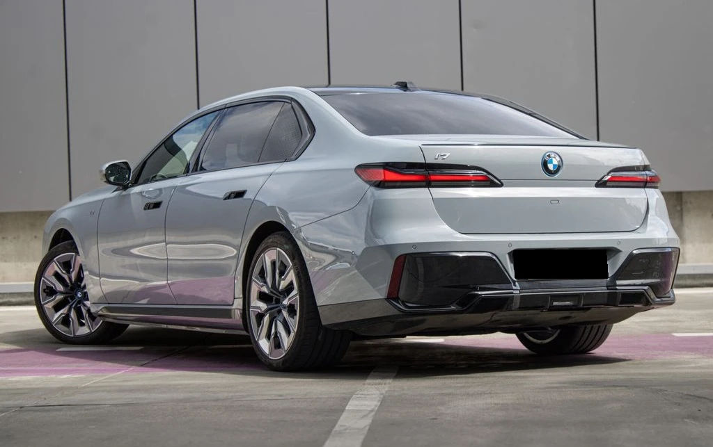 BMW i7 xDrive60 M-Sport, снимка 2 - Автомобили и джипове - 54847460