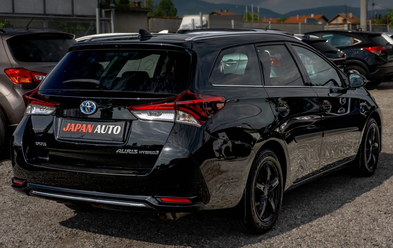 Toyota Auris 1.8 Hybrid Facelif Black Edition! ТОП! С ГАРАНЦИЯ!, снимка 4 - Автомобили и джипове - 55371790