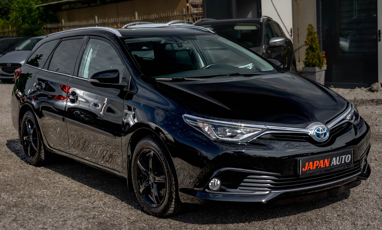 Toyota Auris 1.8 Hybrid Facelif Black Edition! ТОП! С ГАРАНЦИЯ!, снимка 3 - Автомобили и джипове - 55371790