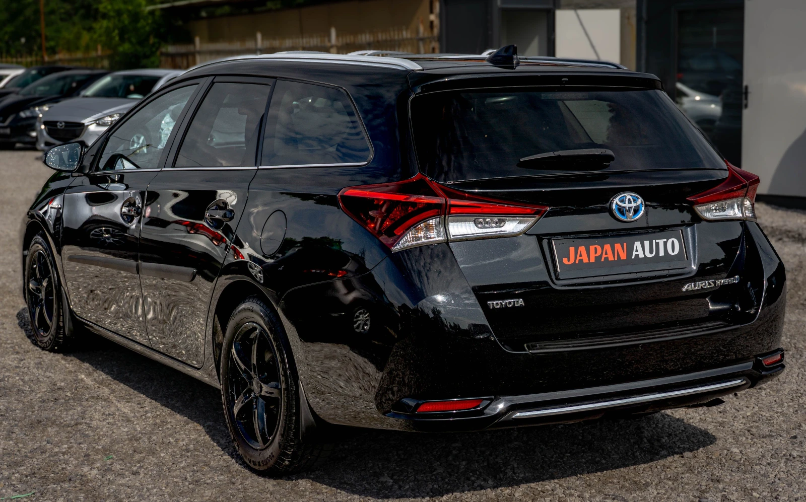 Toyota Auris 1.8 Hybrid Facelif Black Edition! ТОП! С ГАРАНЦИЯ!, снимка 6 - Автомобили и джипове - 55371790