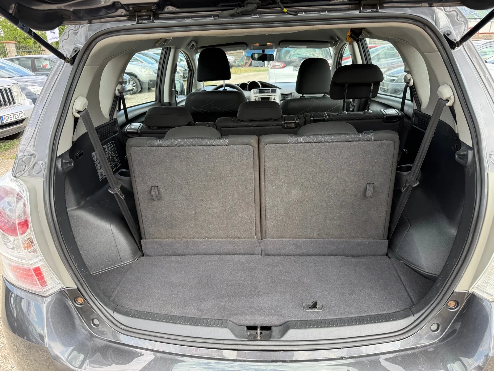 Toyota Verso 1.6 I  132 k.с., снимка 14 - Автомобили и джипове - 55394987
