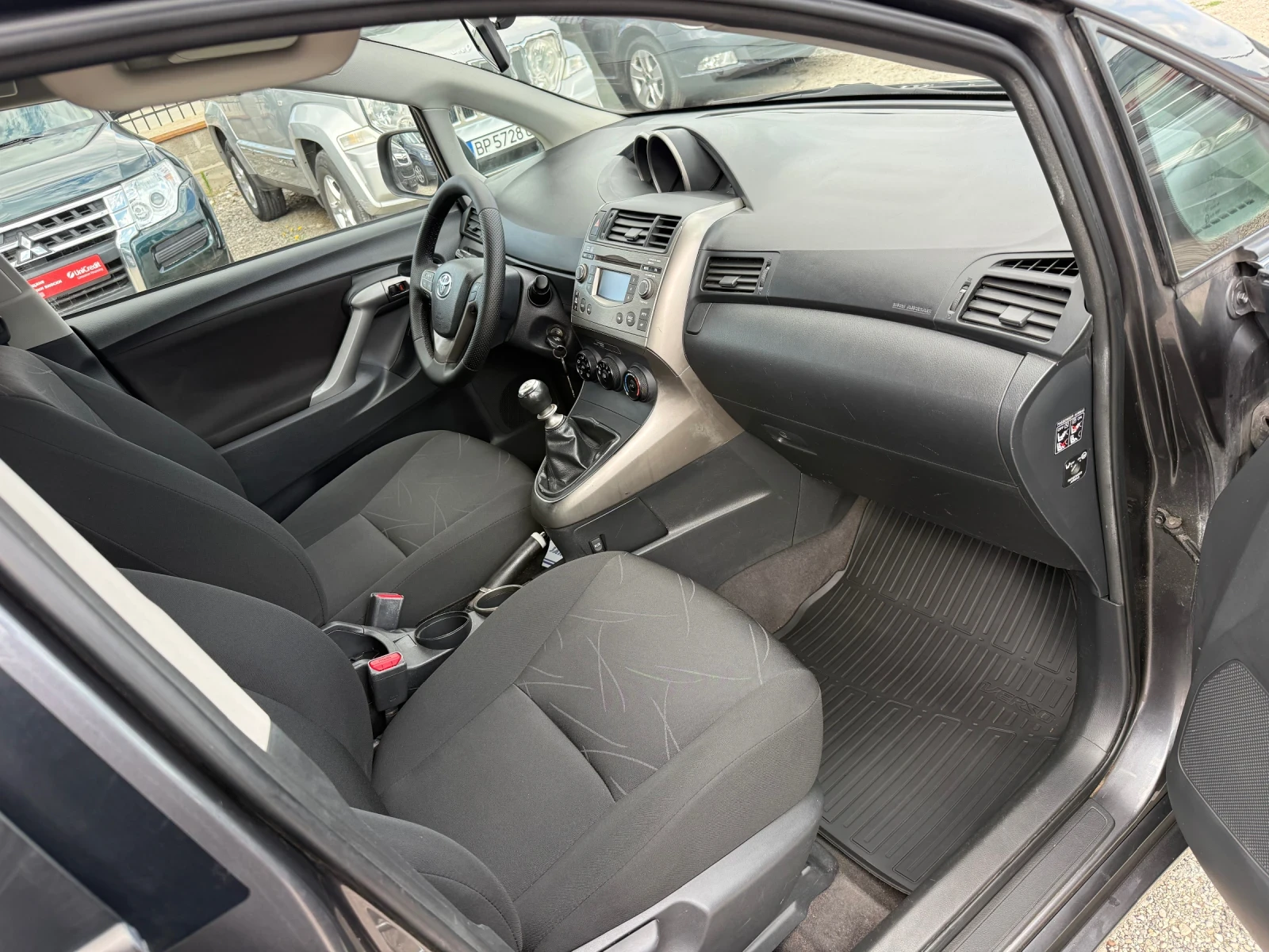 Toyota Verso 1.6 I  132 k.с., снимка 12 - Автомобили и джипове - 55394987