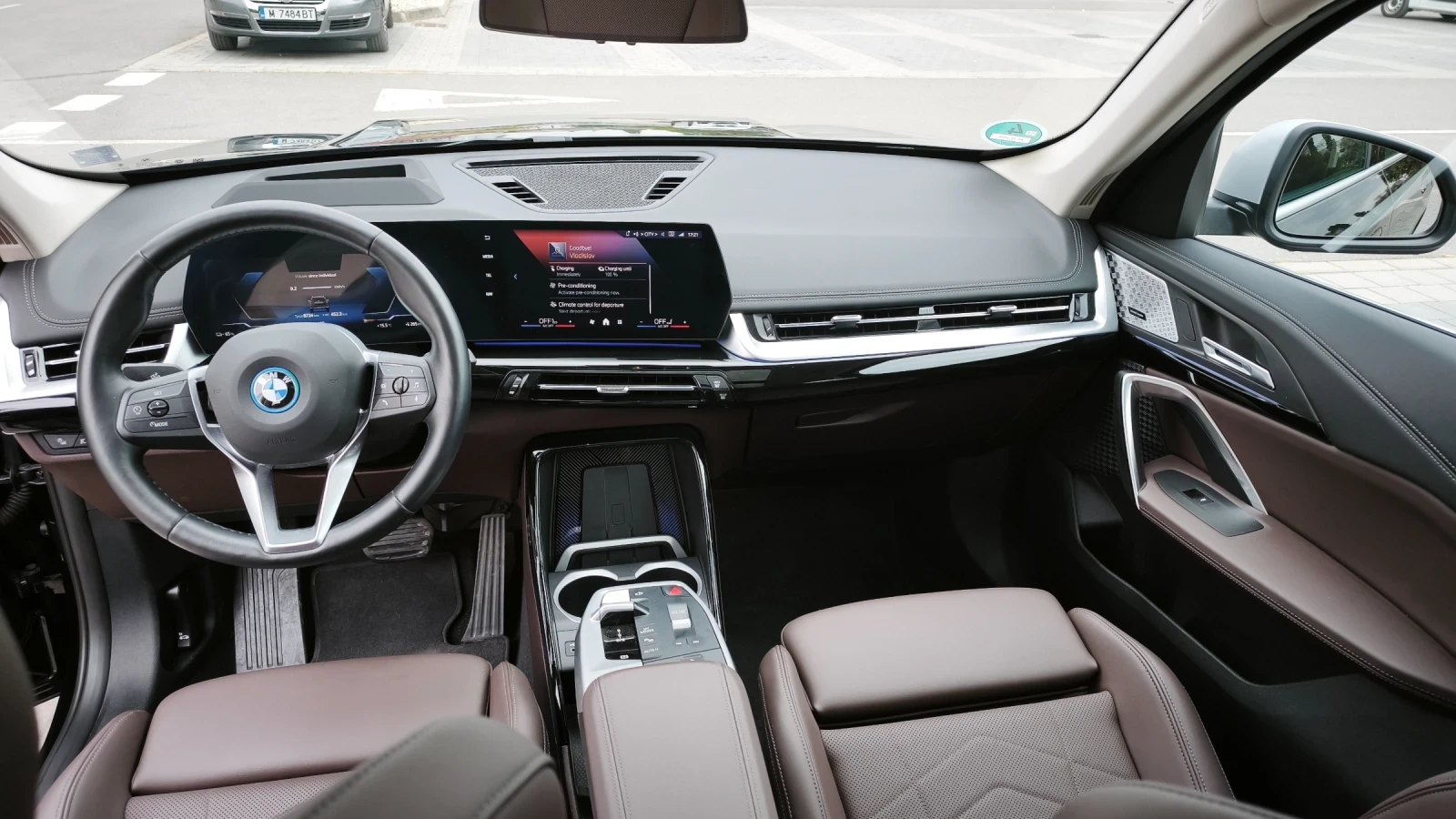 BMW iX1 eDrive 20* /xLine/ LED/ PANO/, снимка 15 - Автомобили и джипове - 56109998