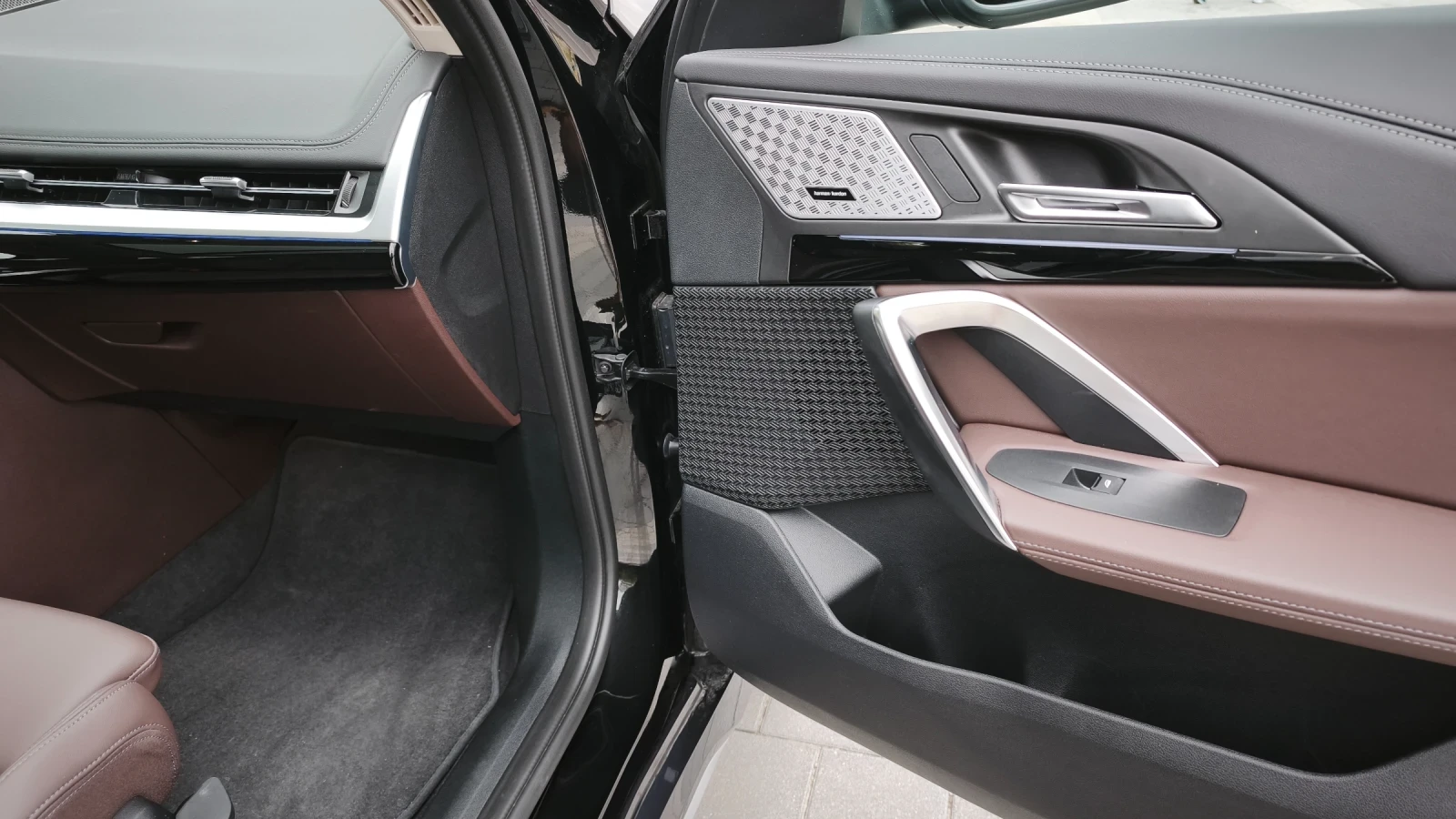 BMW iX1 eDrive 20* /xLine/ LED/ PANO/, снимка 17 - Автомобили и джипове - 56109998