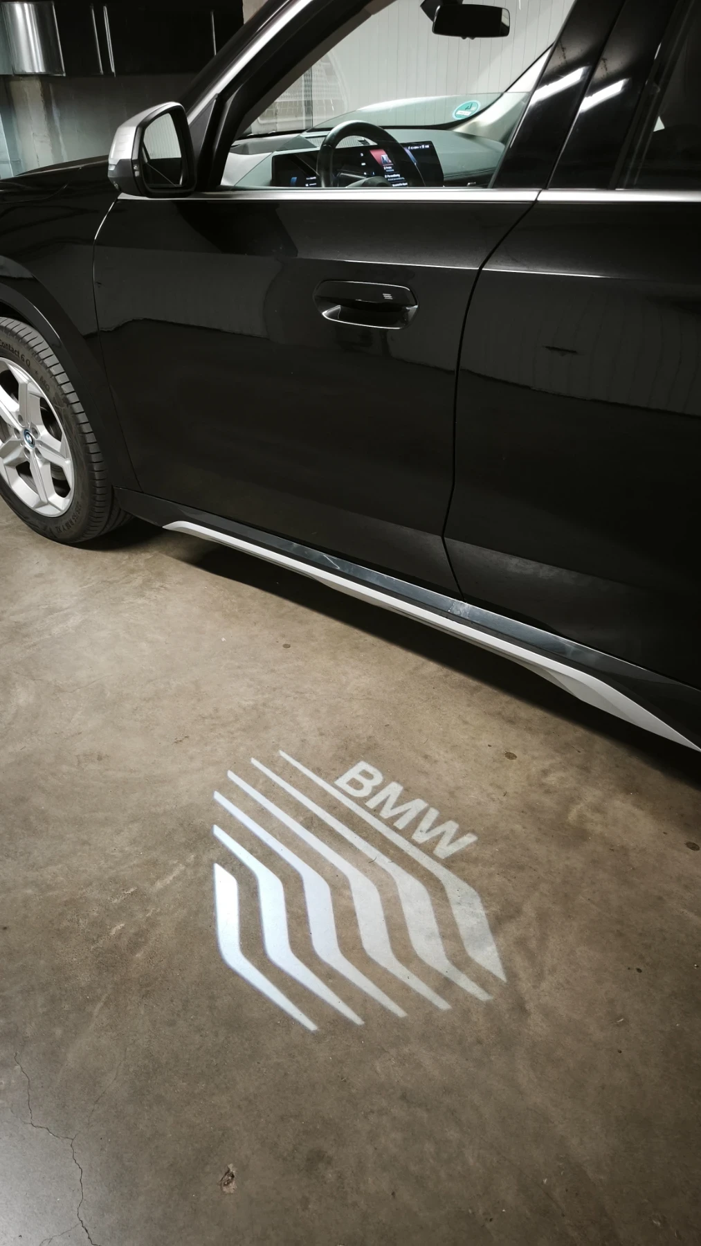 BMW iX1 eDrive 20* /xLine/ LED/ PANO/, снимка 8 - Автомобили и джипове - 56109998