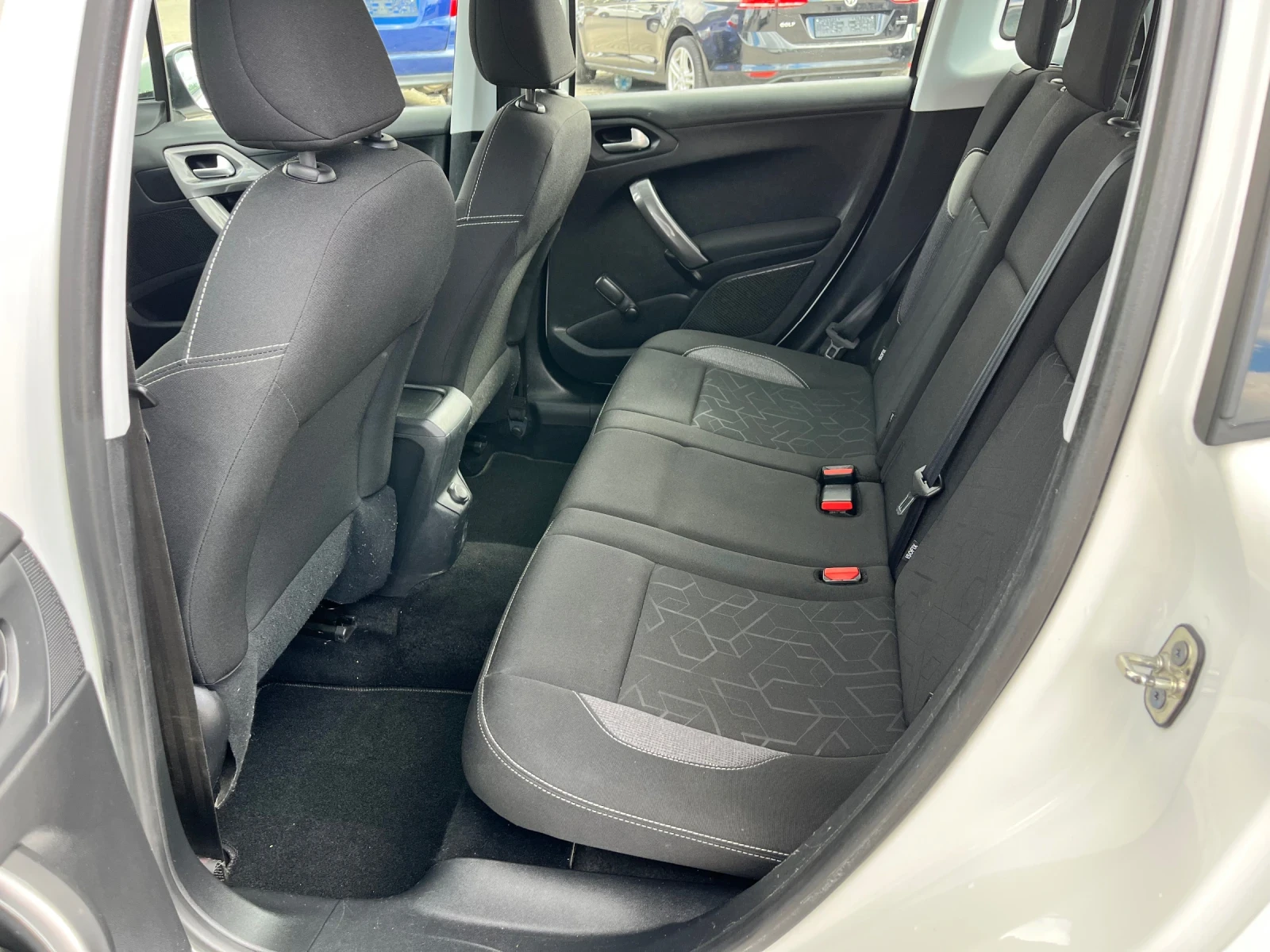 Peugeot 2008 1.6 HDI 100 к.с. FACELIFT , снимка 11 - Автомобили и джипове - 56324979