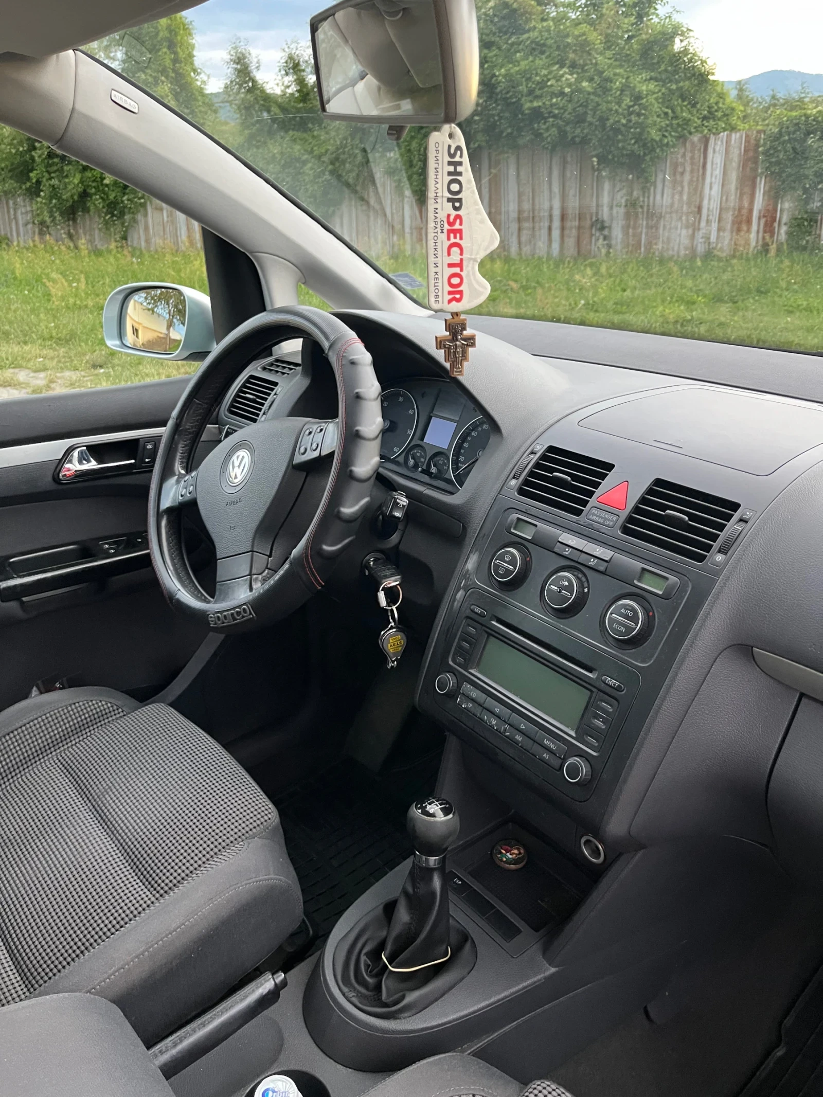 VW Touran, снимка 10 - Автомобили и джипове - 56629066