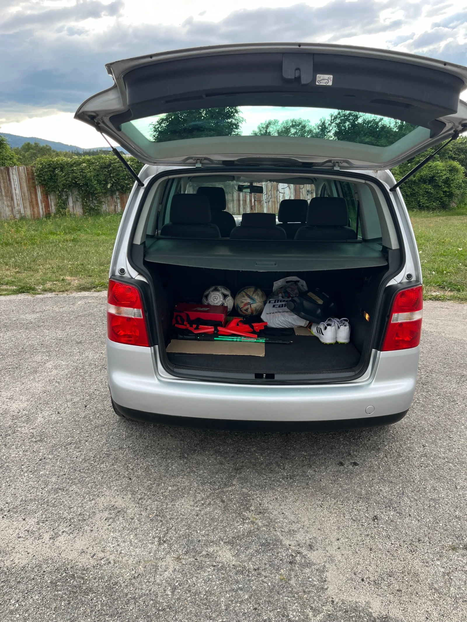 VW Touran, снимка 8 - Автомобили и джипове - 56629066