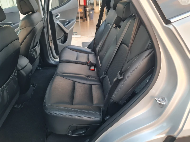 Hyundai Santa fe 2.2 CRDI 4WD 7-места Панорама KeyLess GO Кожа, снимка 9 - Автомобили и джипове - 48342595