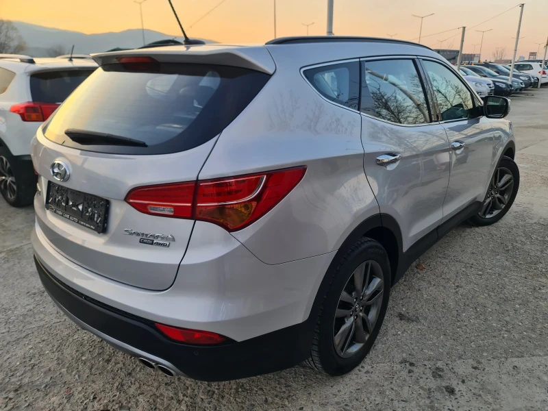 Hyundai Santa fe 2.2 CRDI 4WD 7-места Панорама KeyLess GO Кожа, снимка 3 - Автомобили и джипове - 48342595