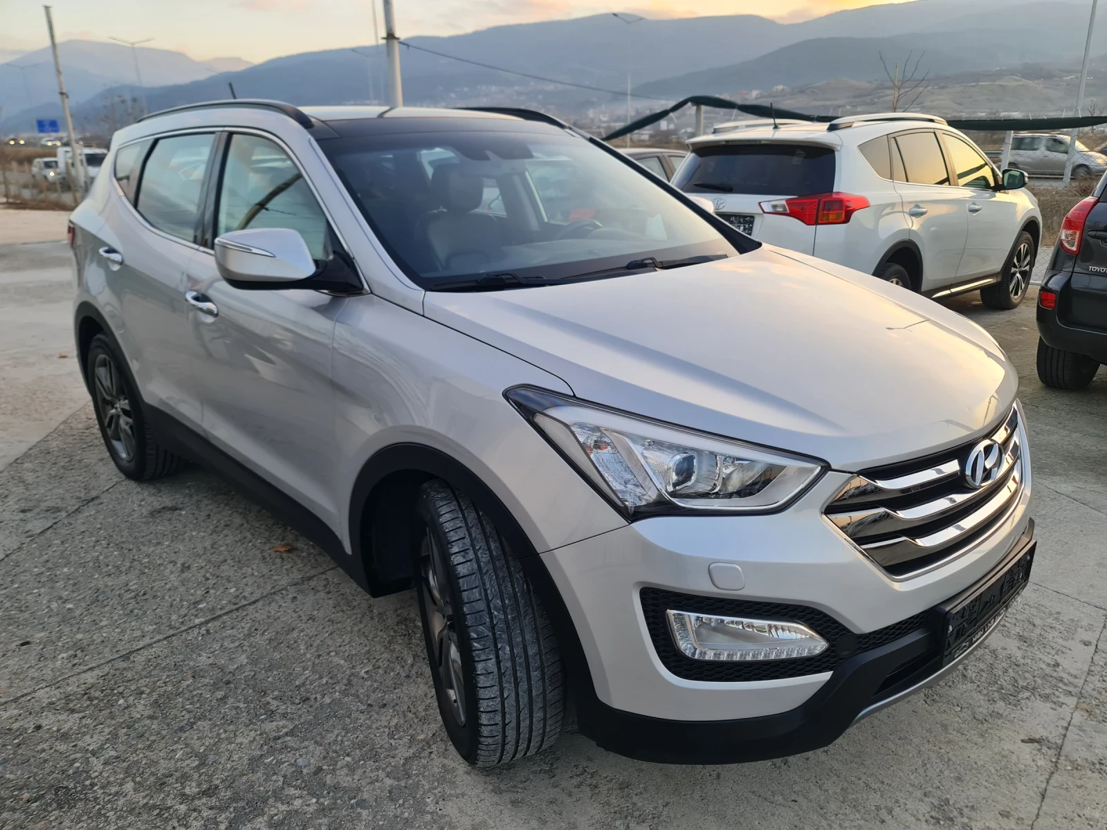 Hyundai Santa fe 2.2 CRDI 4WD 7-места Панорама KeyLess GO Кожа - изображение 2