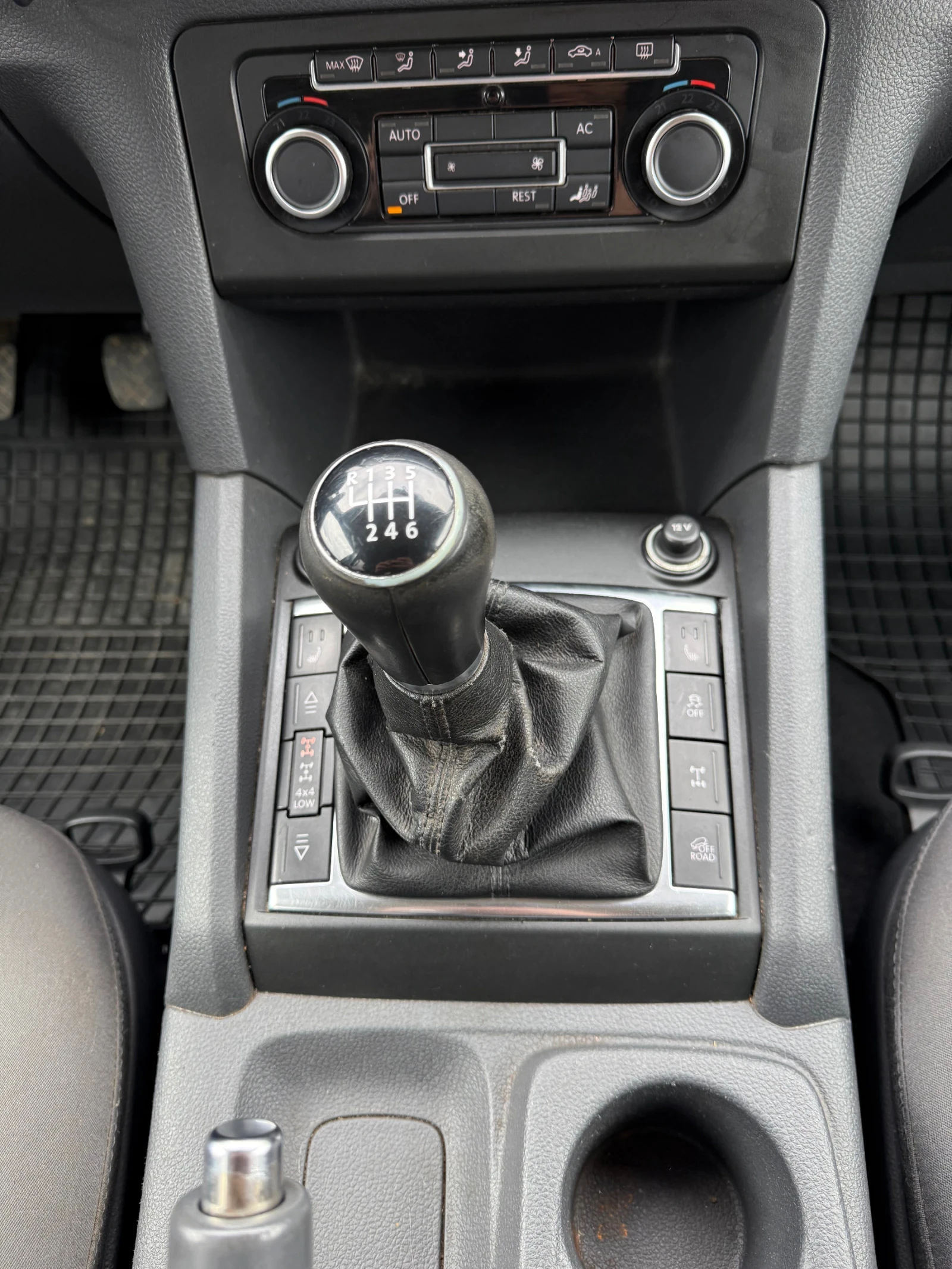 VW Amarok 2.0 TDI, снимка 11 - Автомобили и джипове - 53394622