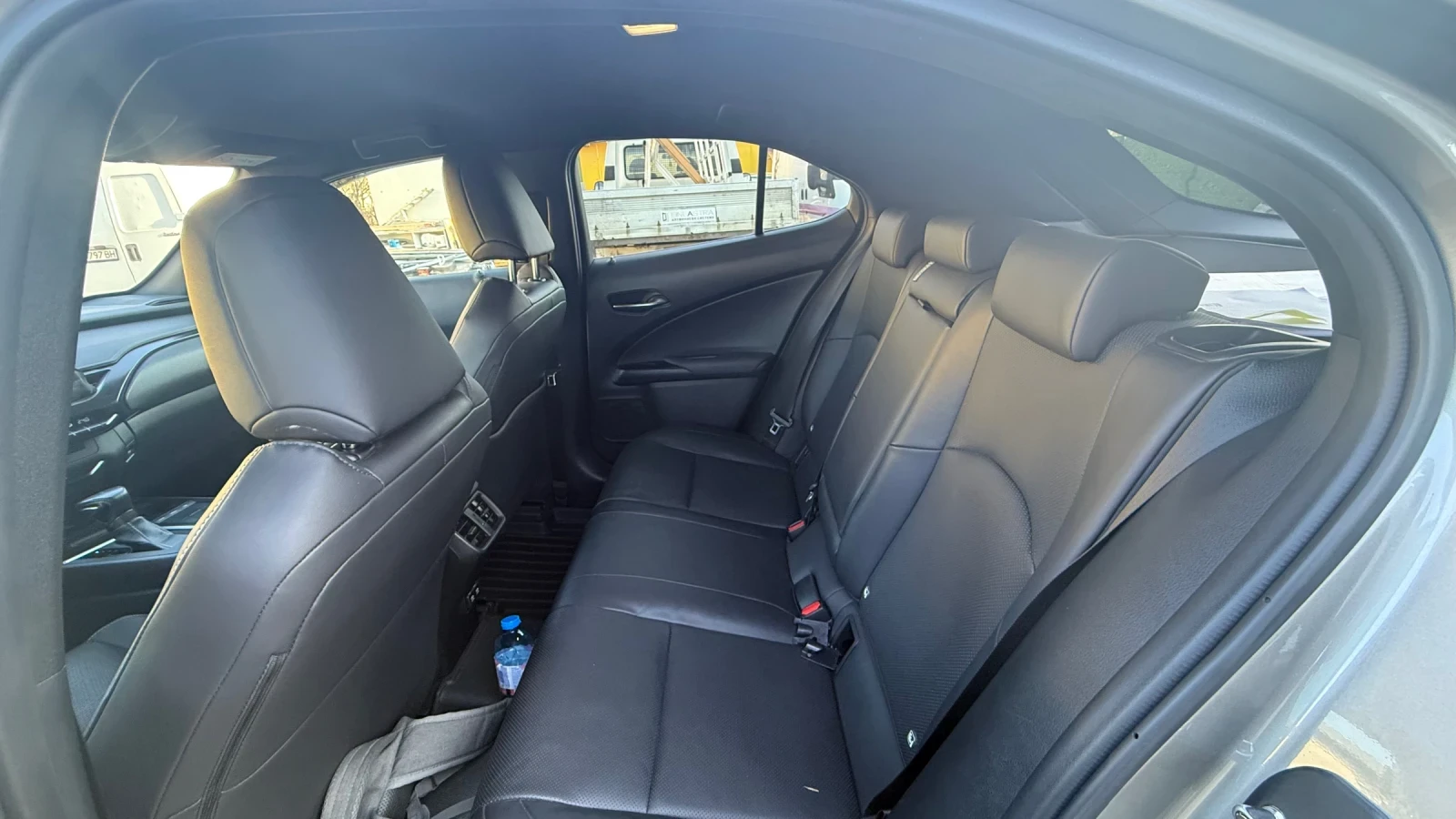 Lexus UX 250h, снимка 12 - Автомобили и джипове - 54221003