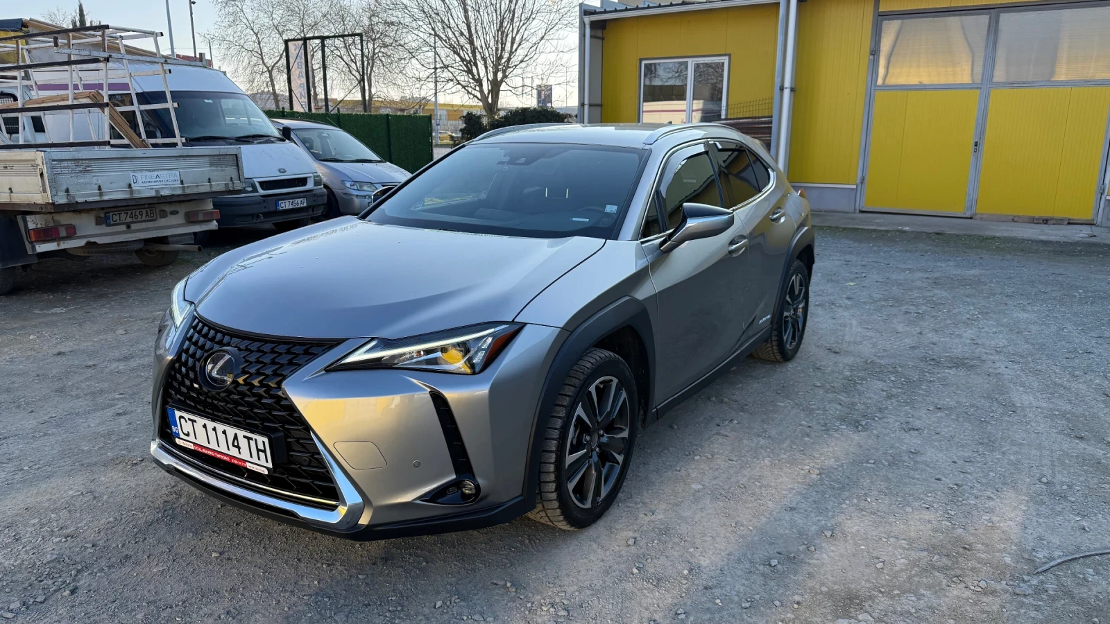 Lexus UX 250h, снимка 2 - Автомобили и джипове - 54221003