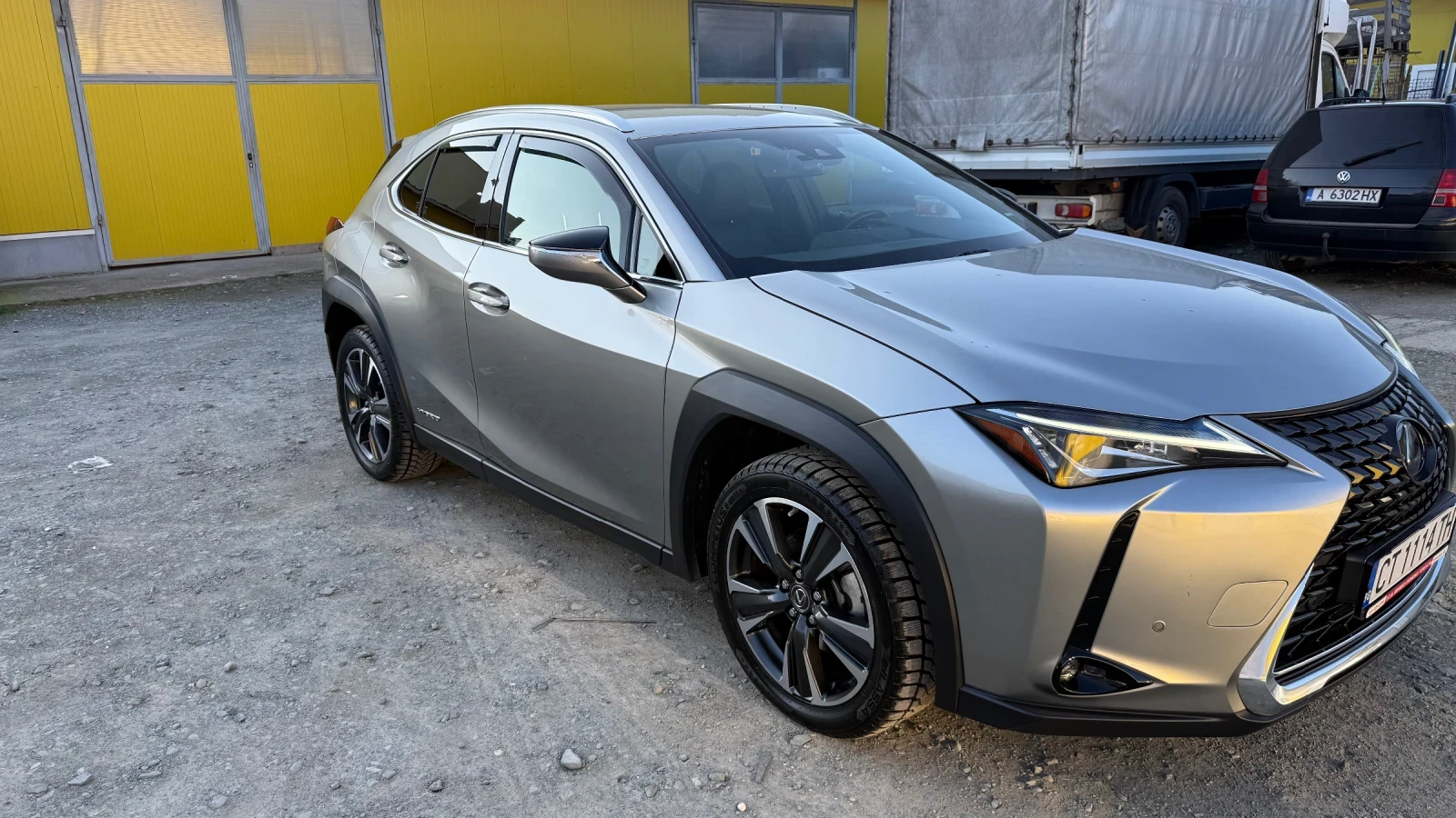 Lexus UX 250h, снимка 3 - Автомобили и джипове - 54221003