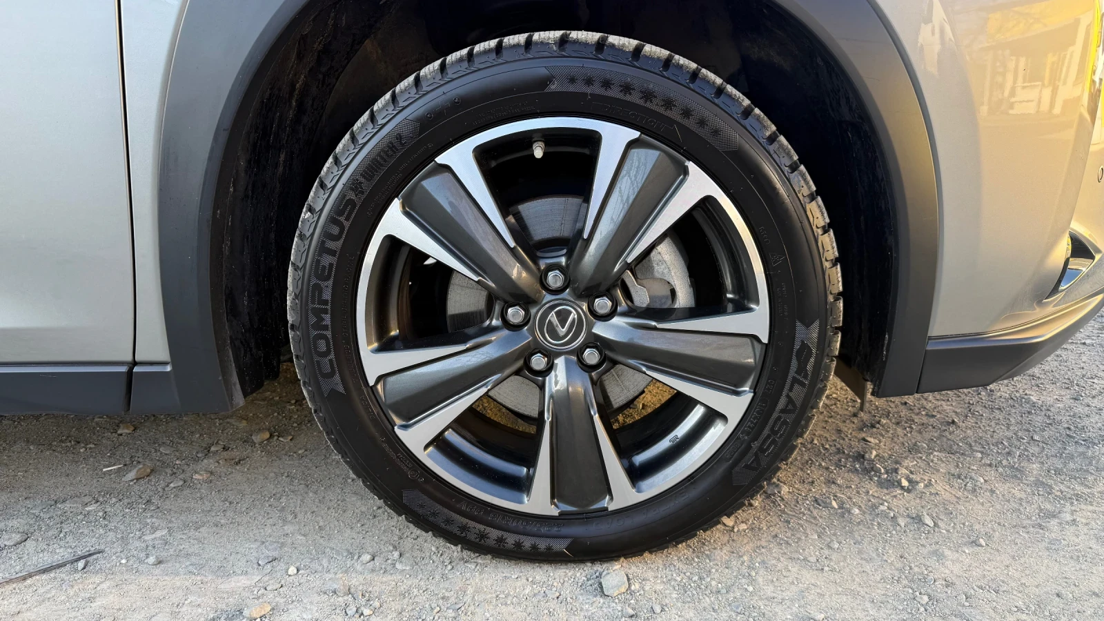 Lexus UX 250h, снимка 8 - Автомобили и джипове - 54221003